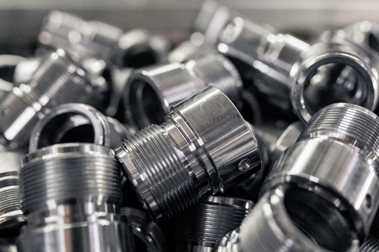 Peças usinadas em aço inox: o que são, como são fabricadas e aplicações